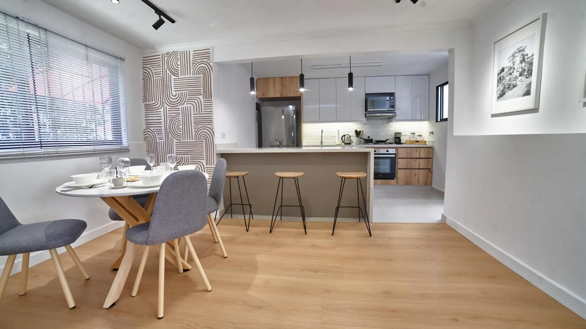 Casa En Laureles- Excelente Ubicacion! contacts